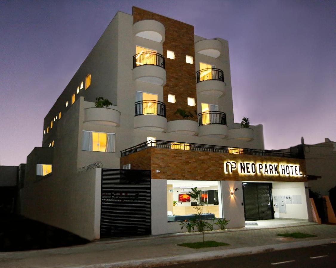 Neo Park Hotel Maringa Luaran gambar